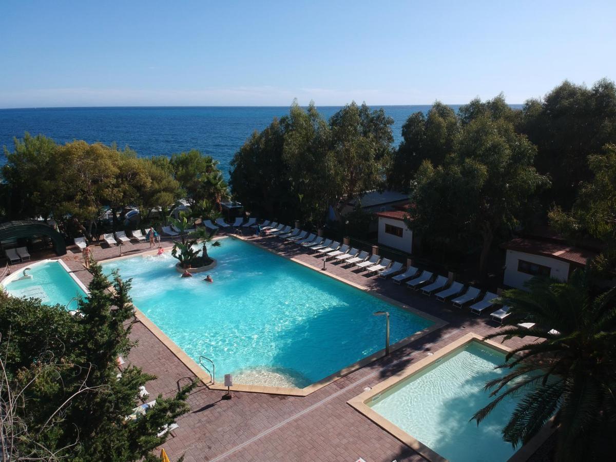 Villaggio Dei Fiori Сан Ремо Екстериор снимка